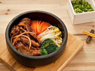 牛肉石锅拌饭