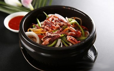 鱿鱼石锅拌饭