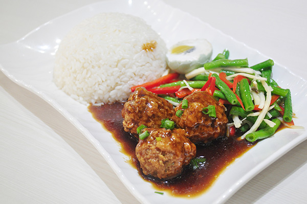 红烧狮子头饭