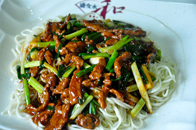 葱爆牛肉丝拌面